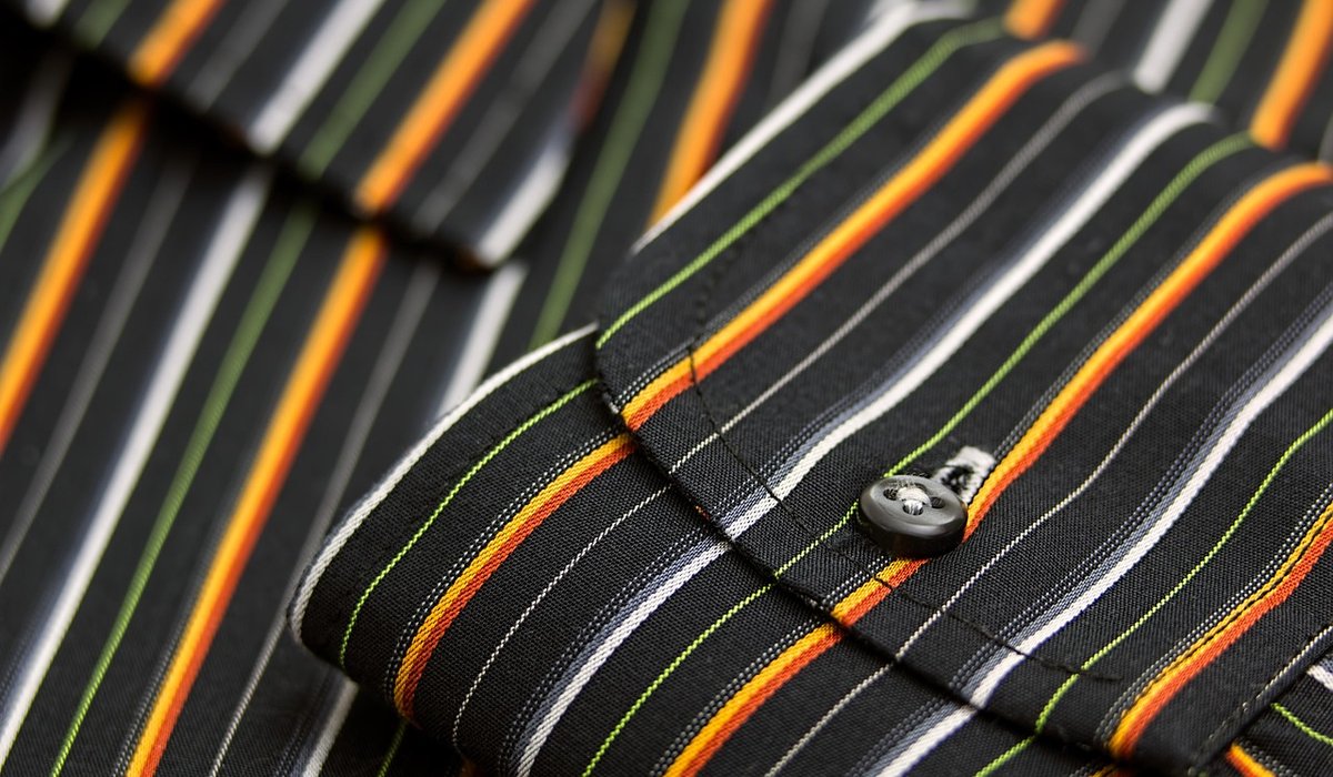 Mixing Pattern and Plain Fabrics in a Scheme